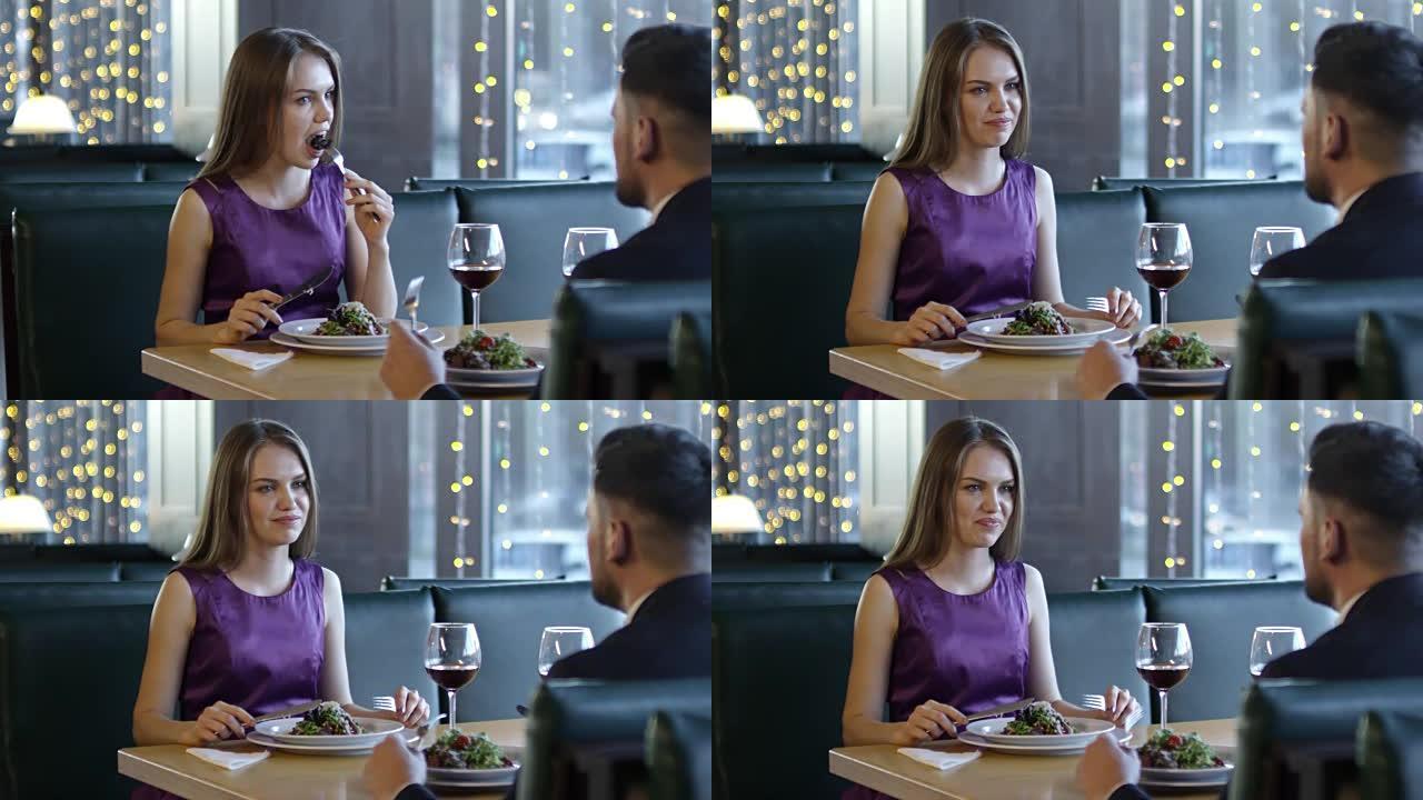 女人和男人在餐厅约会