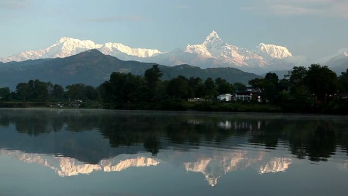 Pokhara Phewa湖Machapuchare