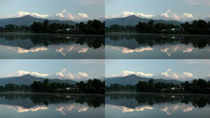 Pokhara Phewa湖Machapuchare