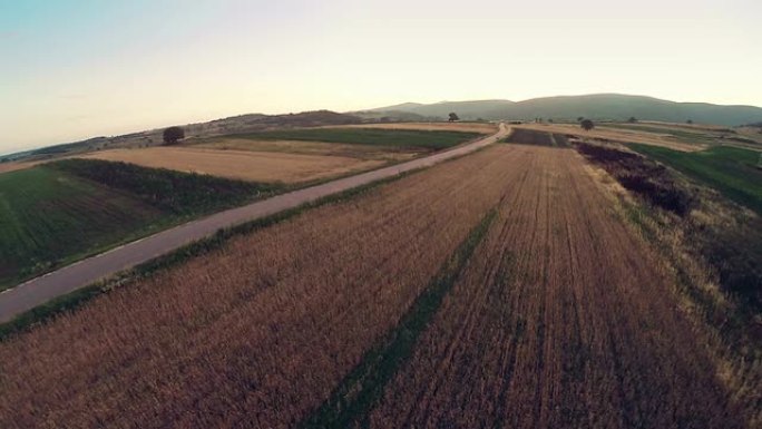 夏季绿地农场的空中全景