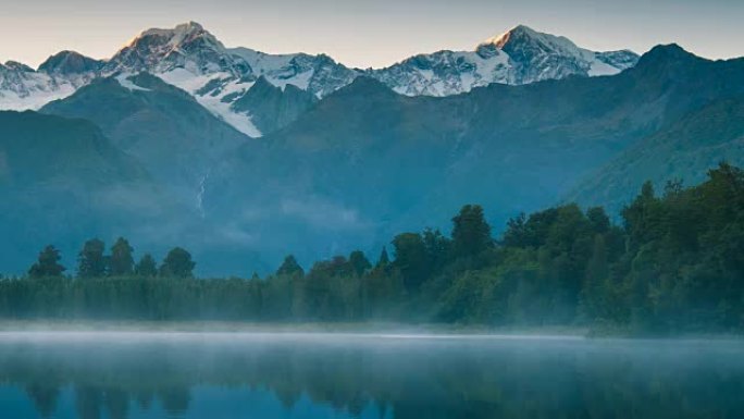 新西兰马西森湖福克斯冰川镇南部阿尔卑斯山山谷美丽的风景