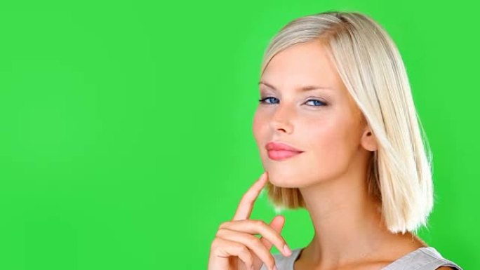 她注意到了什么!