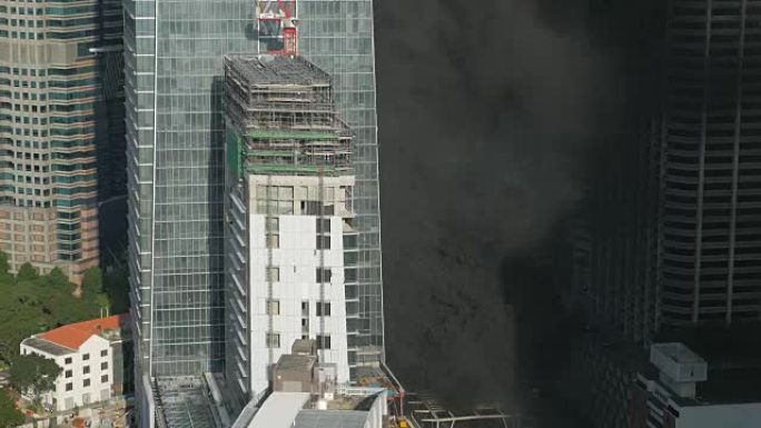 大烟中的高层建筑