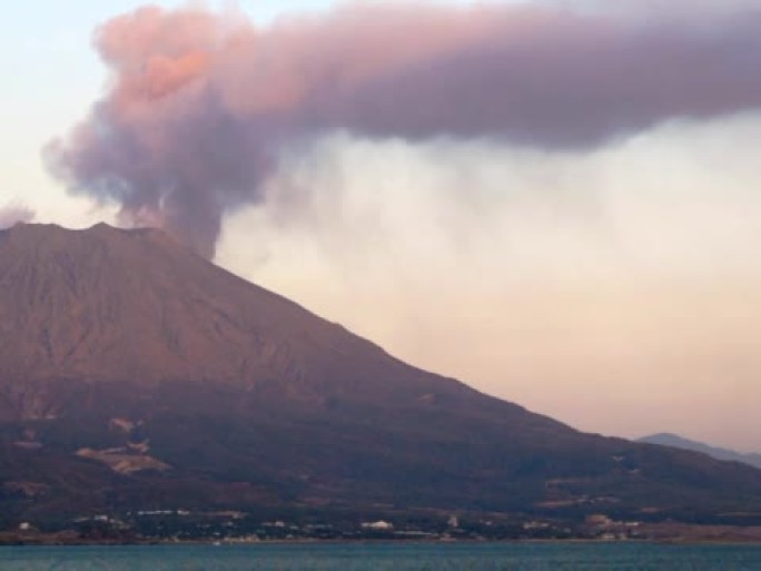 NTSC，PAL：樱岛火山爆发。延时（视频）