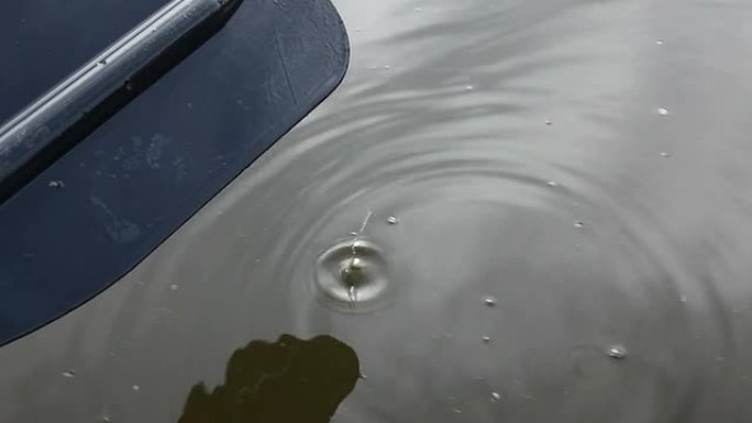 独木舟桨上的水滴