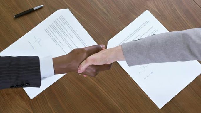 签署合同后，CS握手