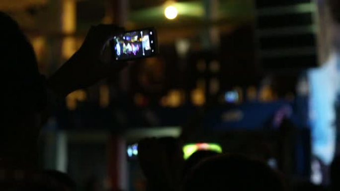 智能手机上的音乐会视频