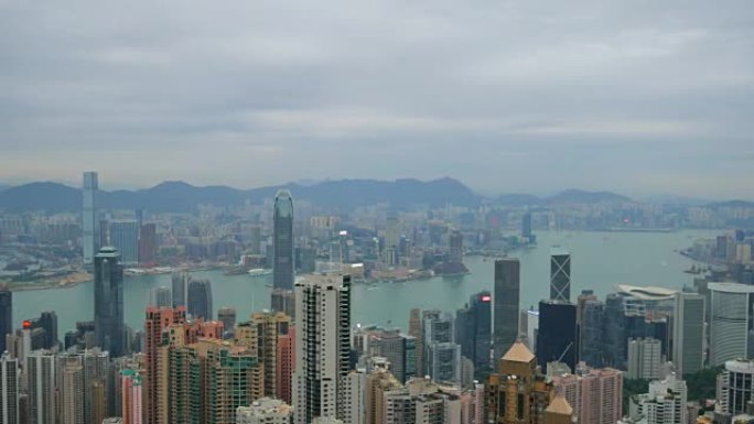 4k，可欣赏香港城市景观，向太平山望去的岛屿，显示繁忙的维多利亚港和中国香港中环金融区，香港岛的天际