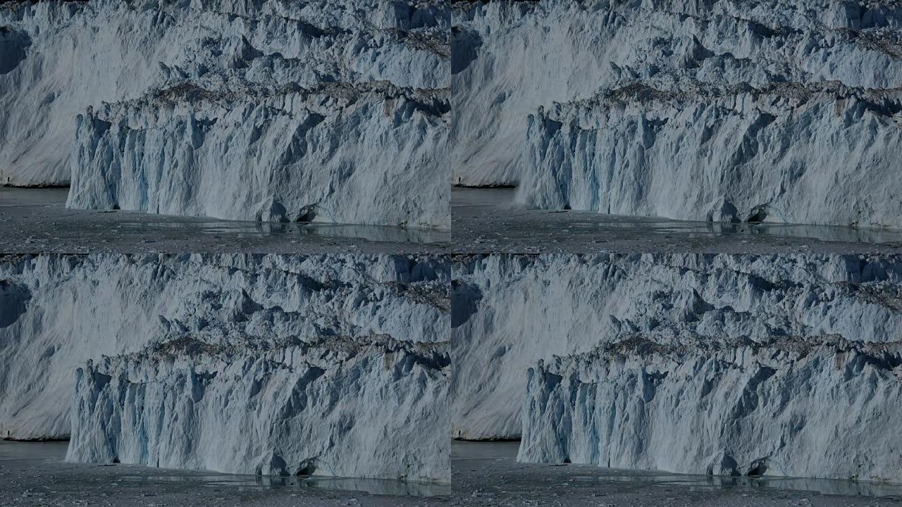 美丽的小冰川在冰壁的前面产犊