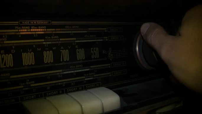 老式收音机老式收音机调频钢琴调谐器