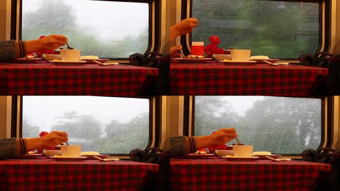 享受在火车上吃饭的时间。