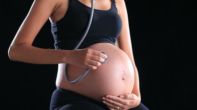 孕妇使用听诊器胎动孕妈咪孕妈检查