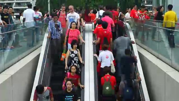 新加坡购物中心的延时拥挤人群