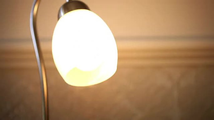 内部灯-关闭 (带有高质量音频的多次拍摄)