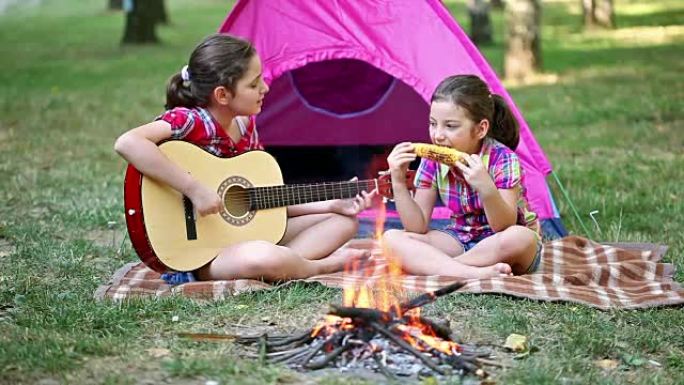 露营中的年轻家庭