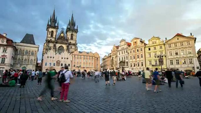 4K延时:捷克共和国布拉格老城广场上拥挤的行人