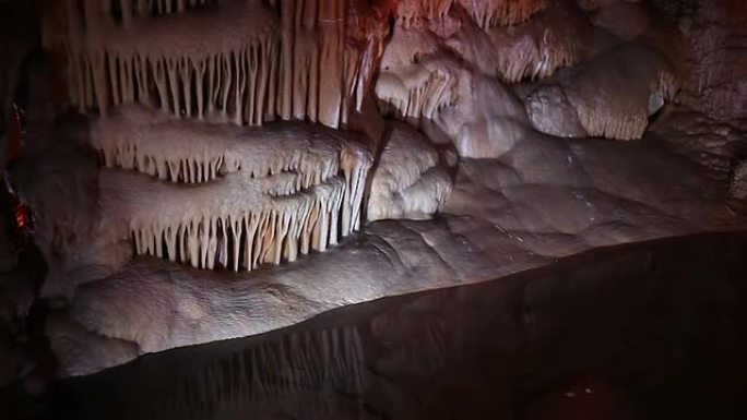 神秘的钟乳石洞穴钟乳石洞窟奇特地貌