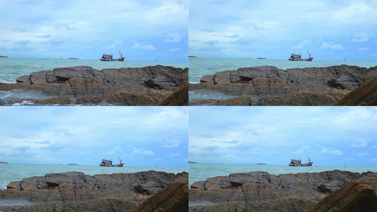 高清多莉: 靠岸停泊的渔船。