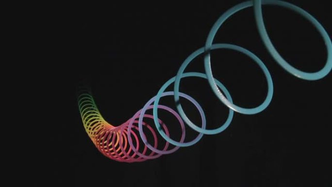 彩虹Slinky回声混响动作温和低角度