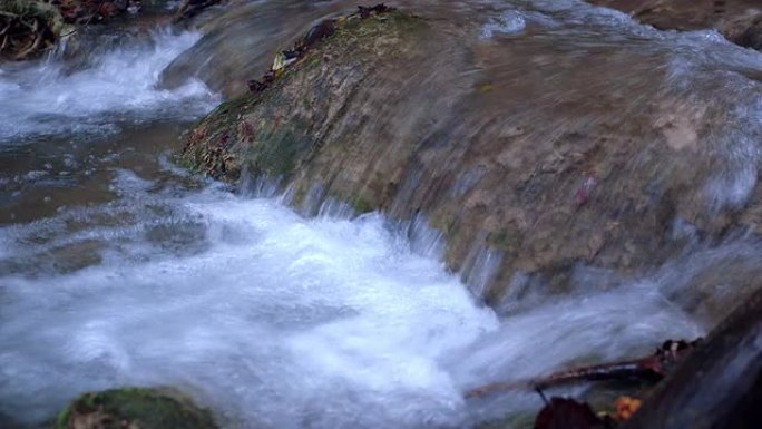 活水之泉水资源纯净水流山泉水自来水花