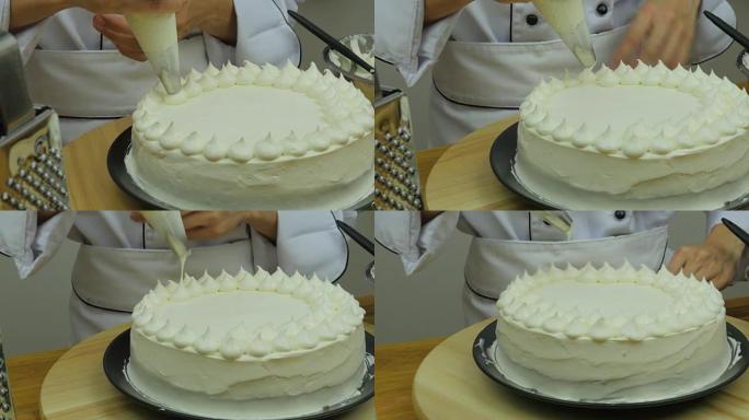 厨师在蛋糕上的滚边奶油