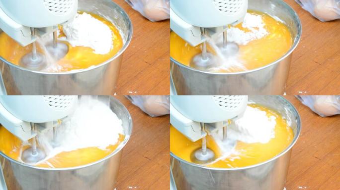 在碗中搅拌面粉充分搅拌搅拌机鸡蛋液