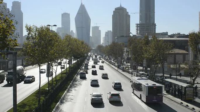 高速公路上的交通，土耳其伊斯坦布尔