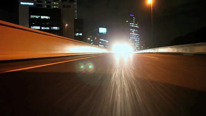 东京夜间高速公路，后视（延时）