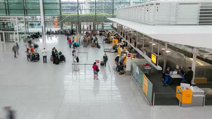 4k延时: 慕尼黑机场出发大厅的旅客人群