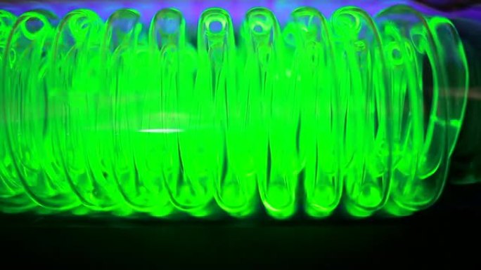螺旋流体绿色发光液体