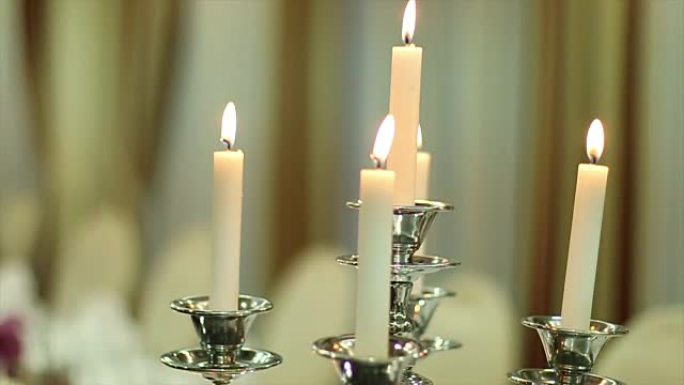 银色烛台白色蜡烛烛火烛光视频素材