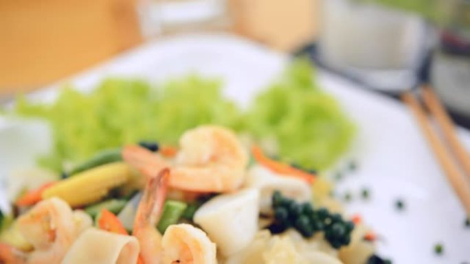 泰国面条辣海鲜食材加工丰盛菜肴营养搭配