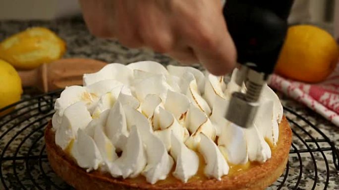 准备柠檬酥皮派