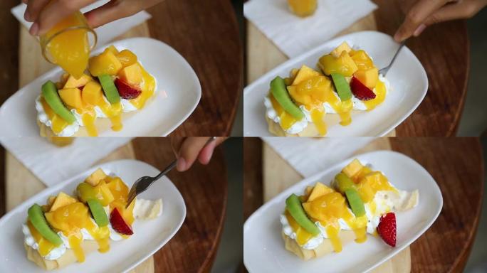 水果蛋糕吃了。