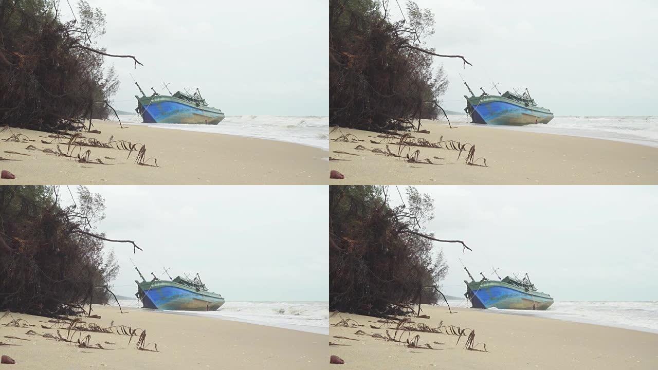 渔夫船在泰国搁浅