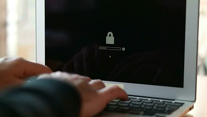 计算机黑客从笔记本电脑中窃取数据