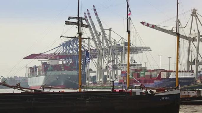 汉堡港集装箱码头繁忙忙碌起重机塔吊航吊经