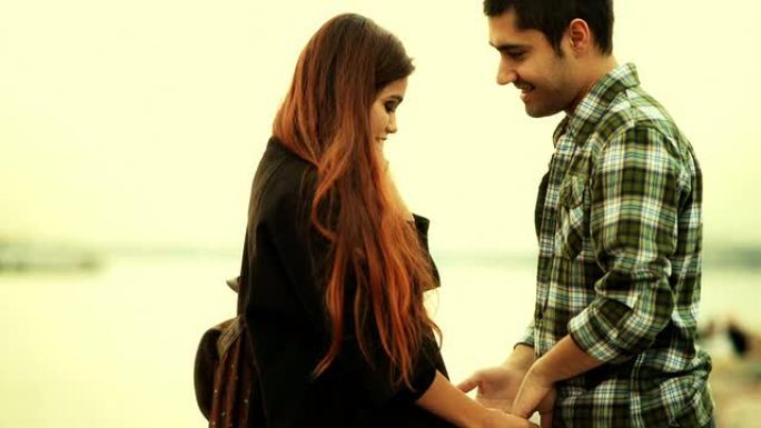 伊斯坦布尔卡迪科伊的土耳其年轻夫妇