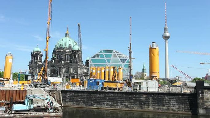 柏林-建筑工地上的起重机