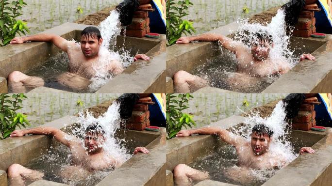 男人洗澡的户外夏季冲凉凉爽欠发达地区野外