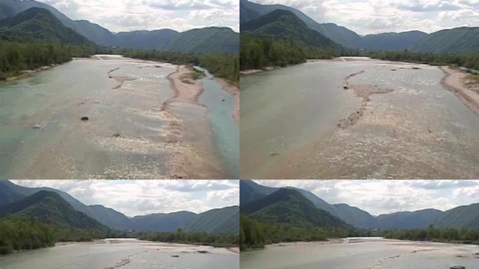 夏天的河流来自空气