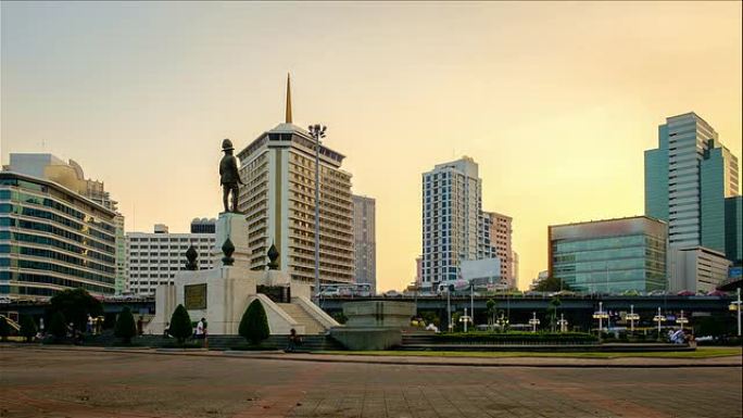 国王拉玛六世纪念碑，城市景观，位于泰国曼谷兰皮尼公园前