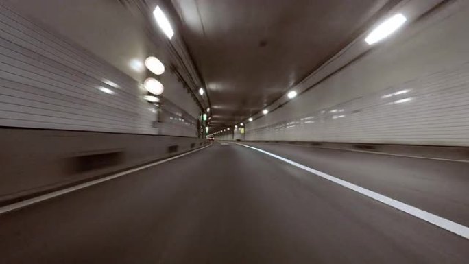 在隧道中行驶-4K-