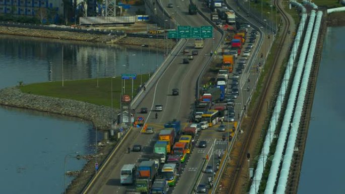 新加坡堤道大桥繁忙交通的时间流逝