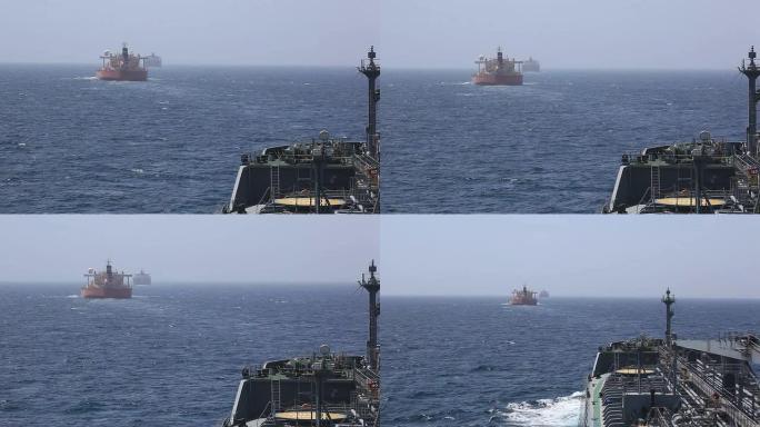 索马里海岸附近的反海盗护卫舰。