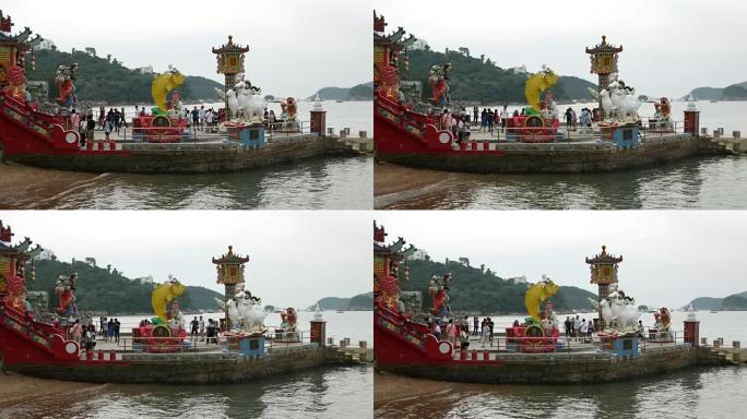 中国香港-2015年10月11日: 位于浅水湾东南端的Kwum Yam道教神社。，香港-天后庙浅水湾