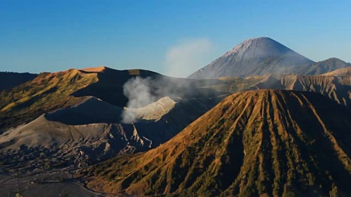 苏美鲁和布罗莫山地质自然