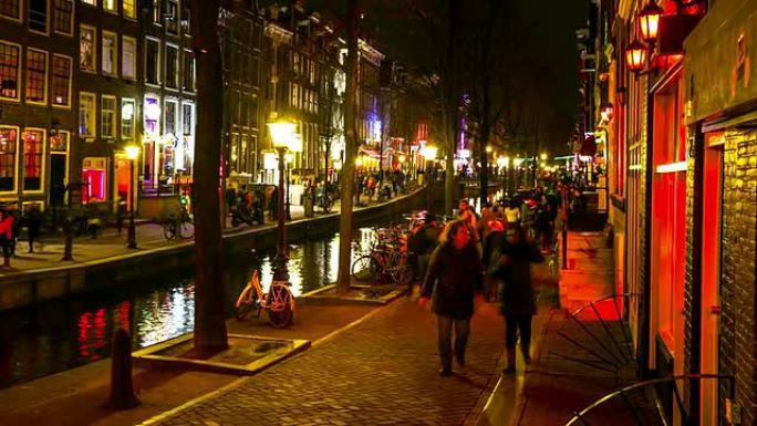 高清延时缩小: 游客阿姆斯特丹红灯区之夜