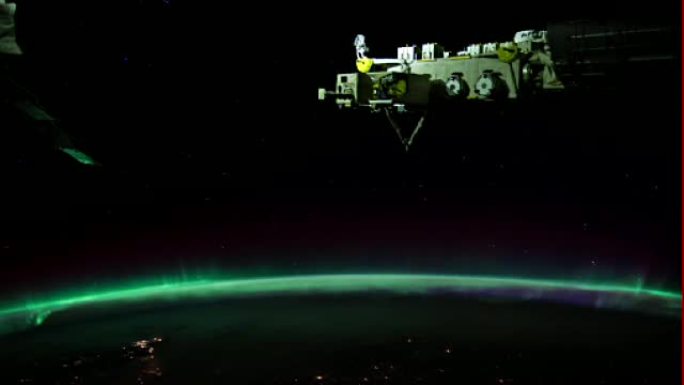 从国际空间站看到的地球上的极光