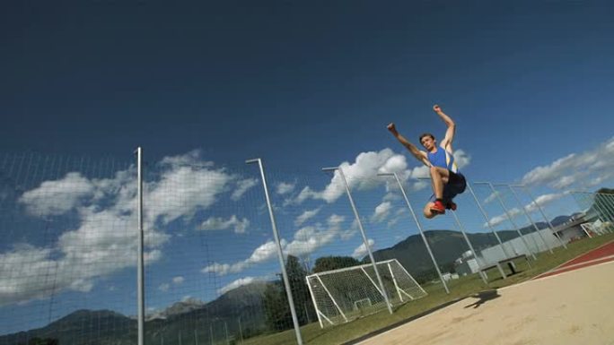 高清超慢动作: 专业男运动员训练跳远